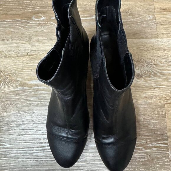 Nine West Icelando Black Leather Pull On Ankle Boots Women Size 10 - Picture 2 of 7